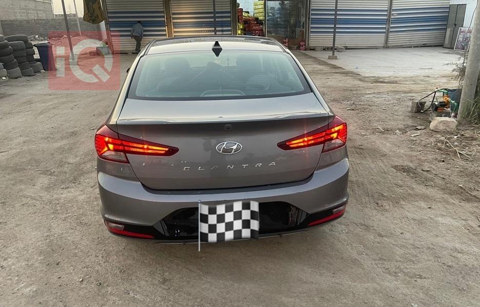 هیوندای ئەلەنترا